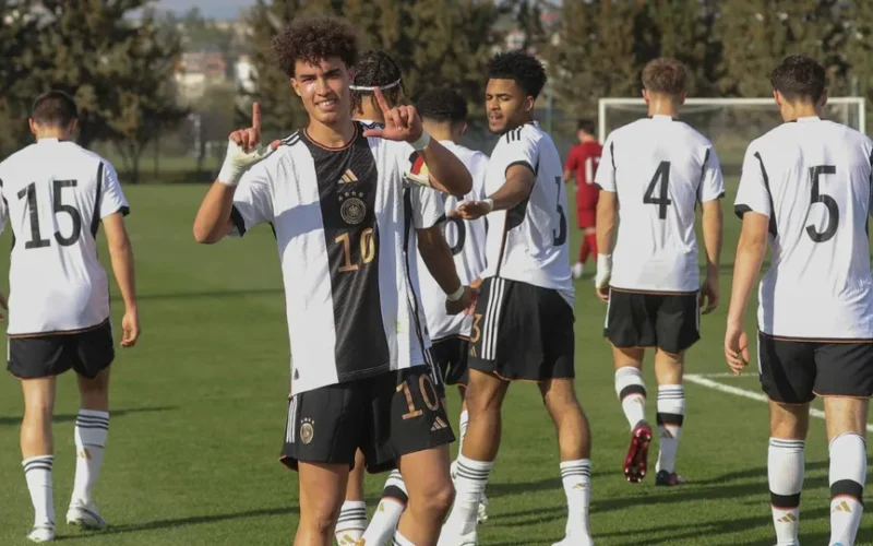 معلومات عن نوح درويش لاعب برشلونة الجديد